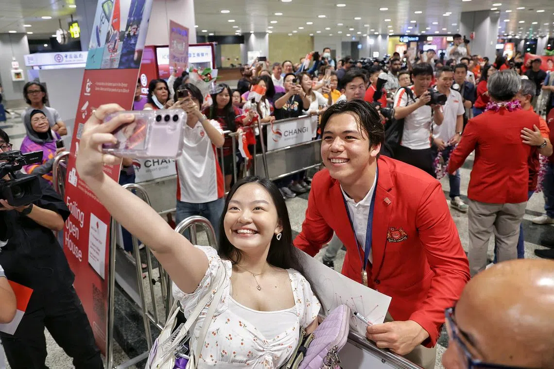 School of the Arts student Tesslyn Tan, 17, takes a selfie with Singapore's Olympic bronze medallist Max Maeder at the airport. Ms Tan received an autograph and also gave a handwritten letter to Max.  