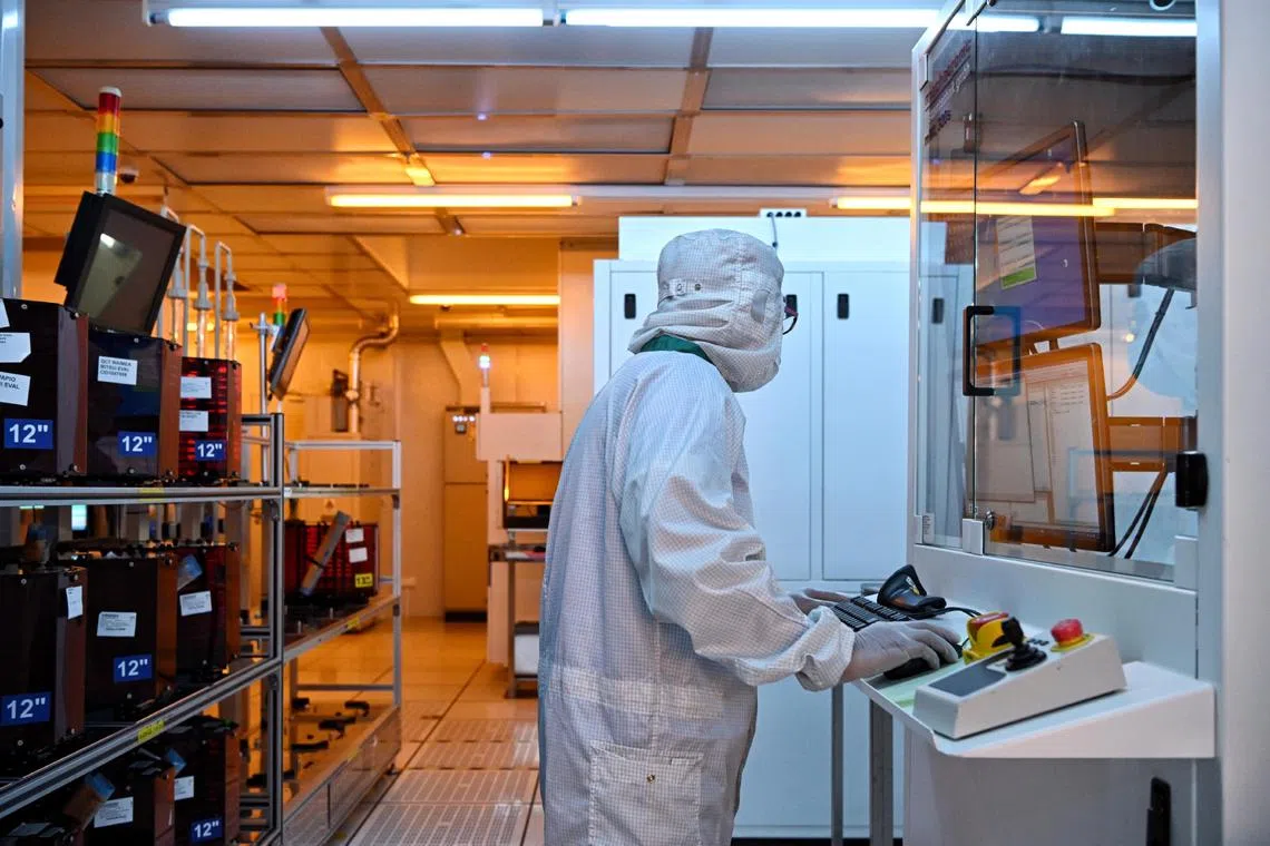 Excluding the more volatile biomedical industry, output increased by 1.4 per cent in February.