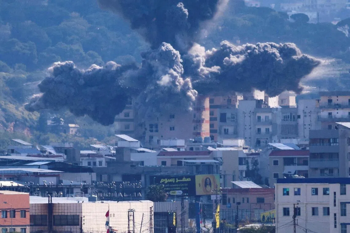 Smoke rises from an explosion in the Abbasiyeh neighbourhood following an Israeli strike, in Tyre, Lebanon, April 8, 2026. REUTERS/Adnan Abidi  REFILE - QUALITY REPEAT     TPX IMAGES OF THE DAY     