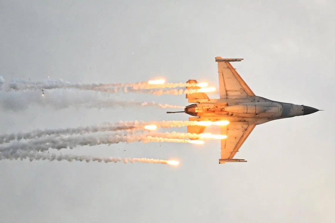 The RSAF F16 performing during the aerial display at the Singapore Airshow media preview.
