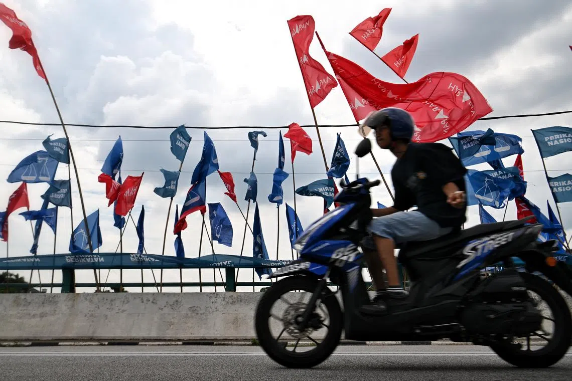 Rivals Pakatan Harapan and Perikatan Nasional have emerged with the largest block of seats in Malaysia's 15th general election.