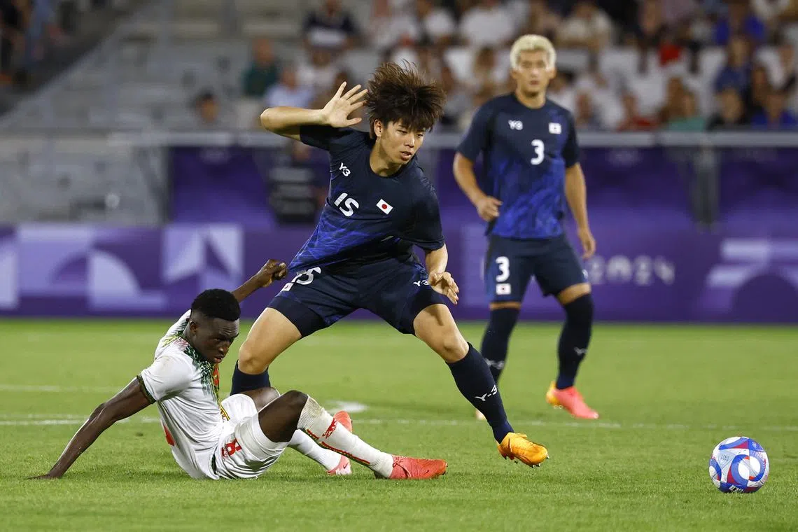 Paris 2024 Olympics - Football - Men's Group D - Japan vs Mali - Bordeaux Stadium, Bordeaux, France - July 27, 2024. Kota Takai of Japan in action with Boubacar Traore of Mali. REUTERS/Susana Vera