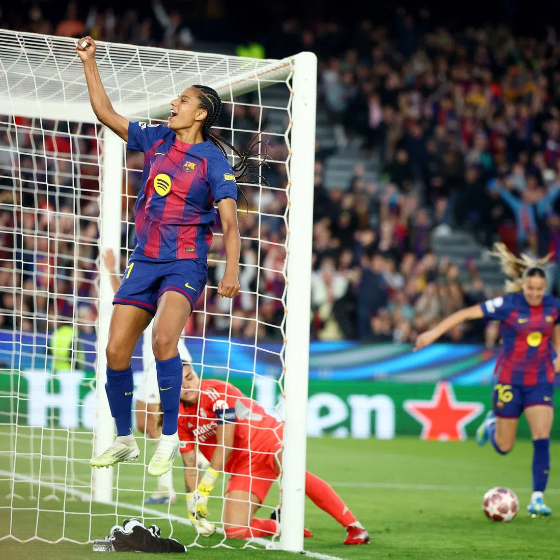 Soccer Football - UEFA Women's Champions League - Quarter Finals - Second Leg - FC Barcelona v Real Madrid - Spotify Camp Nou, Barcelona, Spain - April 2, 2026 FC Barcelona's Esmee Brugts celebrates scoring their sixth goal REUTERS/Albert Gea