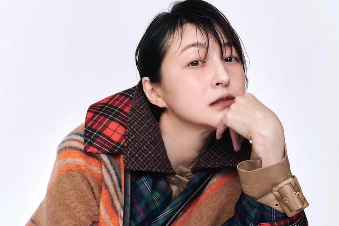 Japanese actress Ryoko Hirosue has suspended all entertainment activities to focus on her health issues.