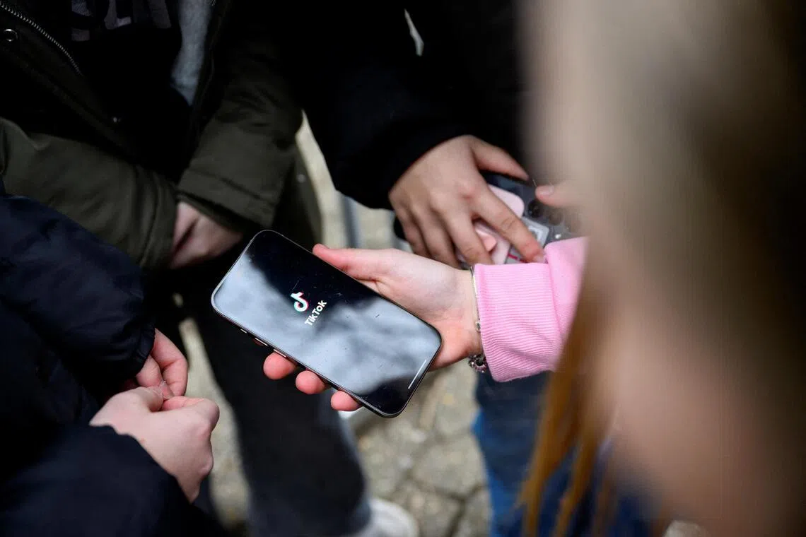US surgeon-general’s office issues a warning about screen time for young people