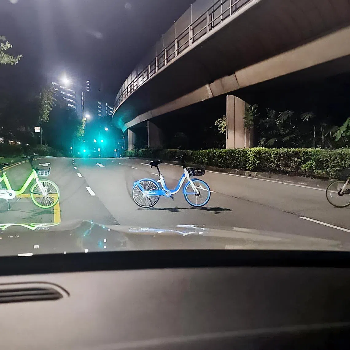 The three bicycles were lined up in a row, causing a taxi to slam into one of them in the wee hours of Dec 20.