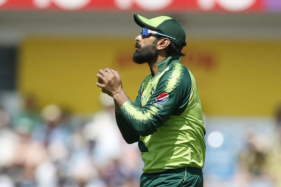 Cricket - Second Twenty20 International - England v Pakistan - Headingley, Leeds, Britain - July 18, 2021 Pakistan's Mohammad Hafeez takes a catch to dismiss England's Jason Roy off the bowling of Imad Wasim Action Images via Reuters/Ed Sykes/File photo