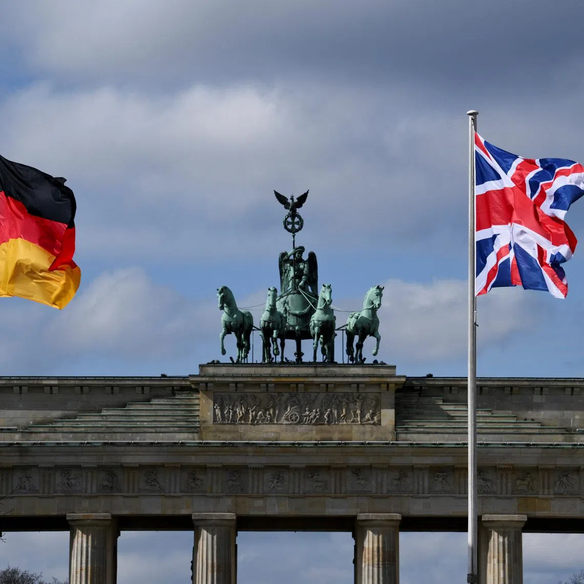 FILE PHOTO: A German and a Union Jack flag fly at Brandenburg Gate, in Berlin, Germany, March 29, 2023. REUTERS/Annegret Hilse/File photo