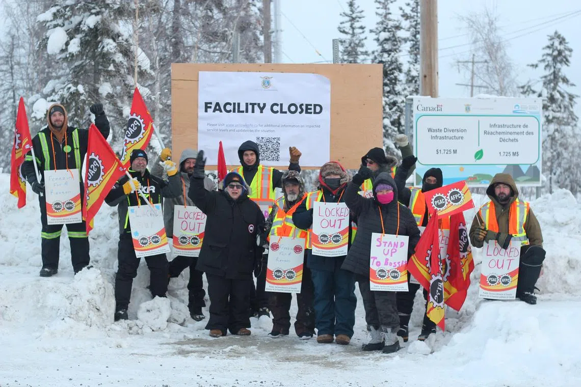 The Public Service Alliance of Canada (PSAC) union said its members would form picket lines at 250 locations across the country.