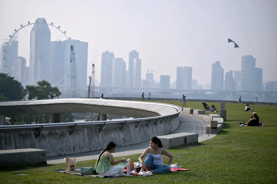 Hazy condition seen in Southern Singapore, from Marina Barrage at 5.15pm. 24hr PSI for Central Singapore is 112.