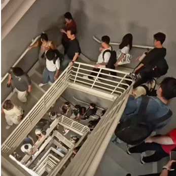 Netizens joked about how the incident turned out to be an unexpected “leg day workout” for some.