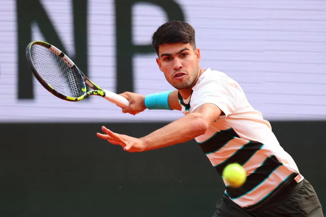 Tennis - French Open - Roland Garros, Paris, France - June 1, 2025 Spain's Carlos Alcaraz in action during his fourth round match against Ben Shelton of the U.S. REUTERS/Denis Balibouse