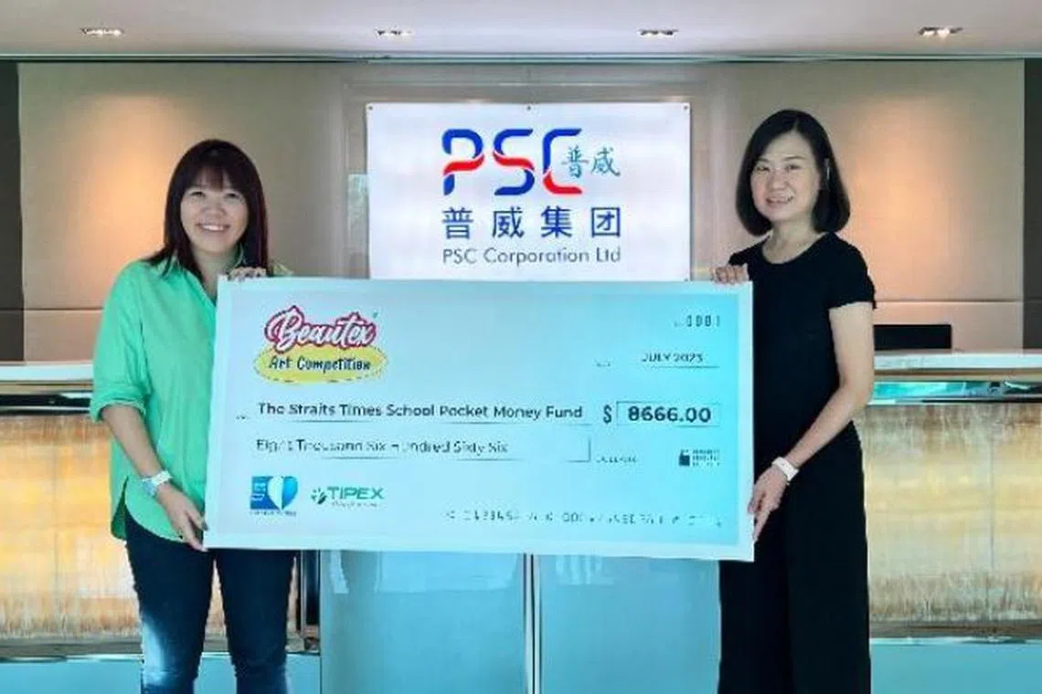 STSPMF general manager Lau Hui Ling (right) receiving the cheque from PSC executive vice-president Candice Heng.