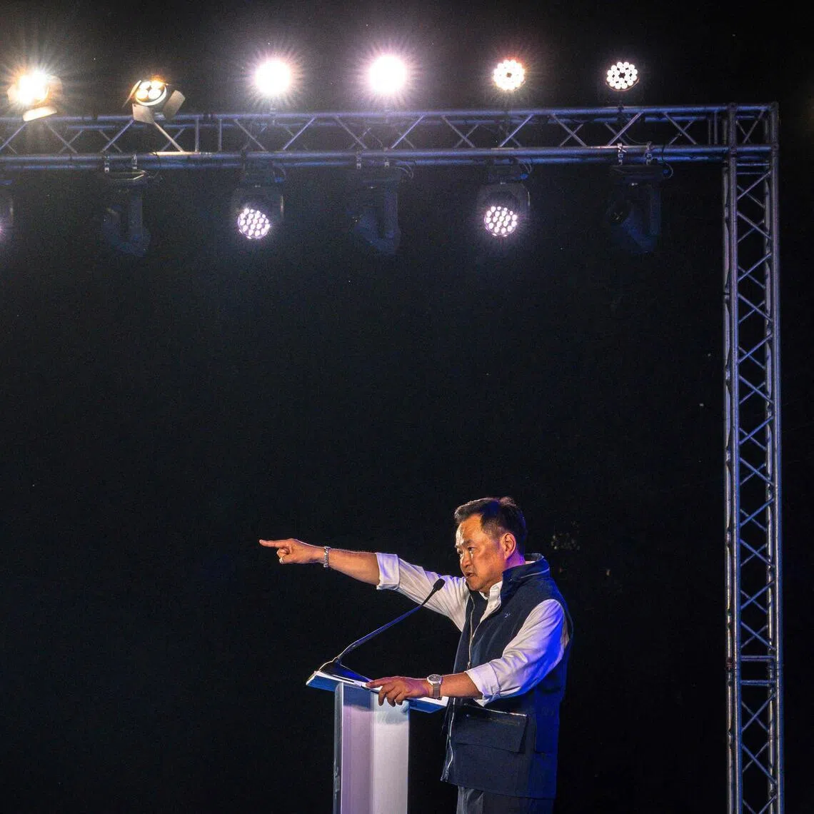 In his first big rally in Bangkok on Jan 30, Prime Minister Anutin Charnvirakul vowed to protect the monarchy. 