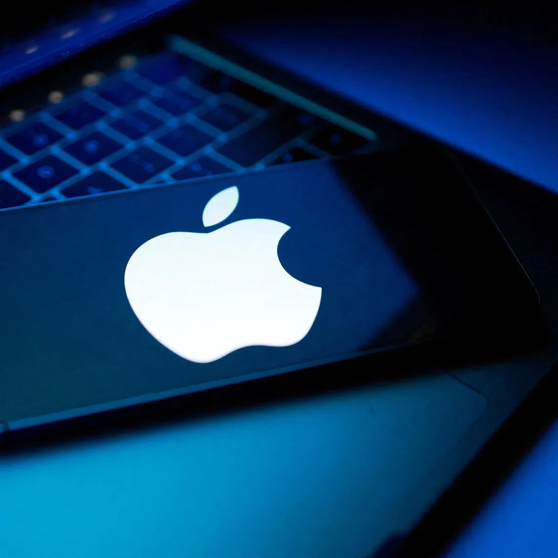 Apple’s market share reached 22%, crossing 20% for the first time in a third quarter, despite a year-on-year decline in shipments.