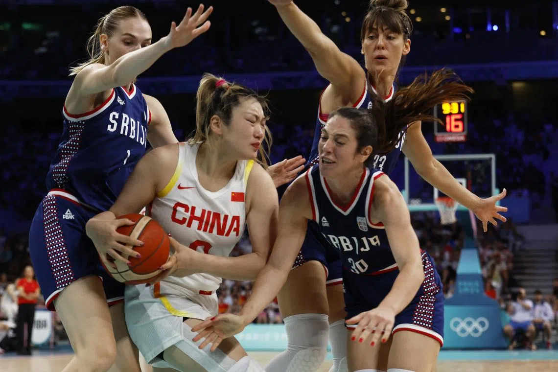 FILE PHOTO: Paris 2024 Olympics - Basketball - Women's Group Phase - Group A - China vs Serbia - Lille, Pierre Mauroy Stadium, Villeneve-d'Ascq, France - July 31, 2024.  Meng Li of China in action against Ivana Raca of Serbia Tina Krajisnik of Serbia and Aleksandra Katanic of Serbia REUTERS/Evelyn Hockstein/File Photo