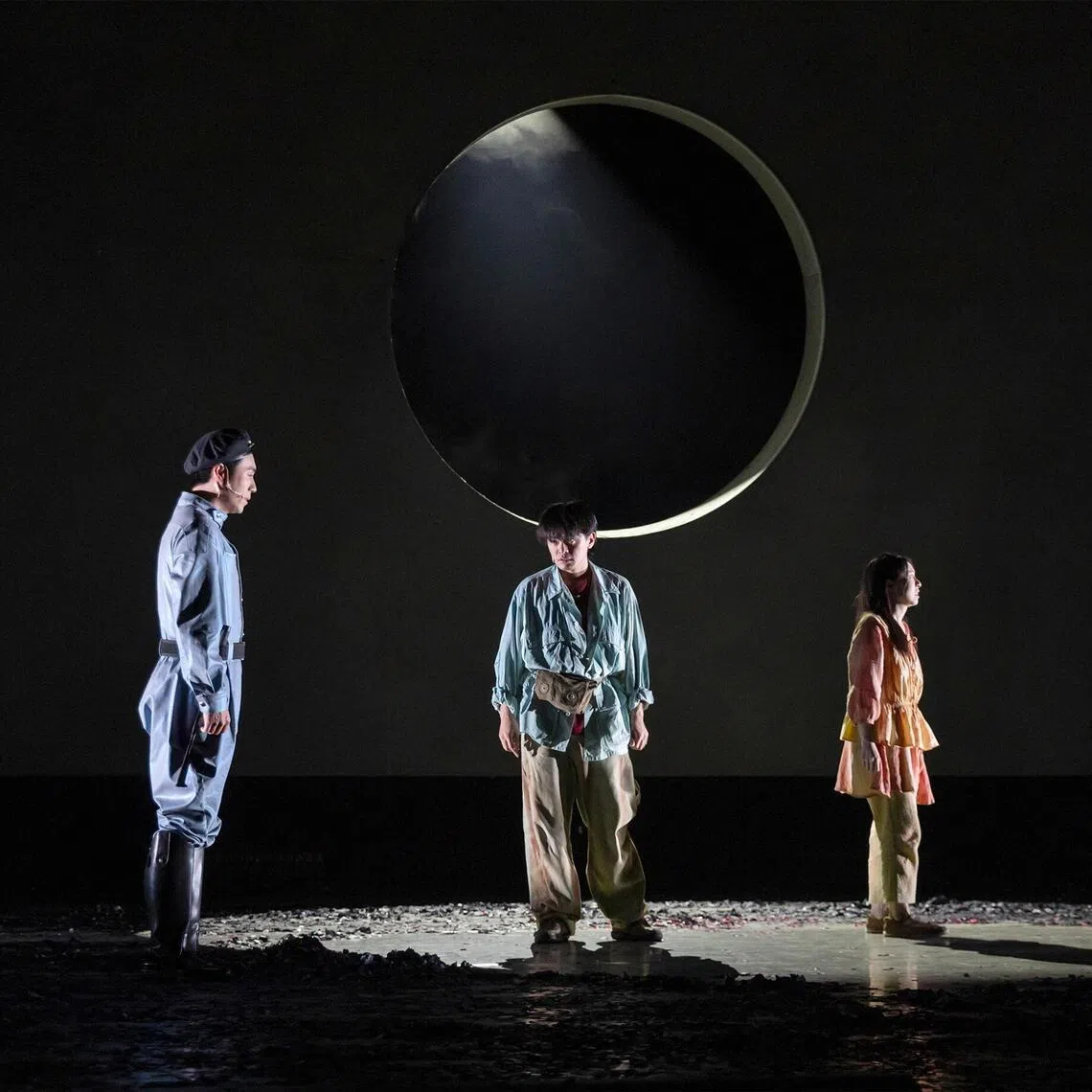 Taiwanese company 4 Chairs Theatre ignites a classic Japanese fable of sun-fearing humans.