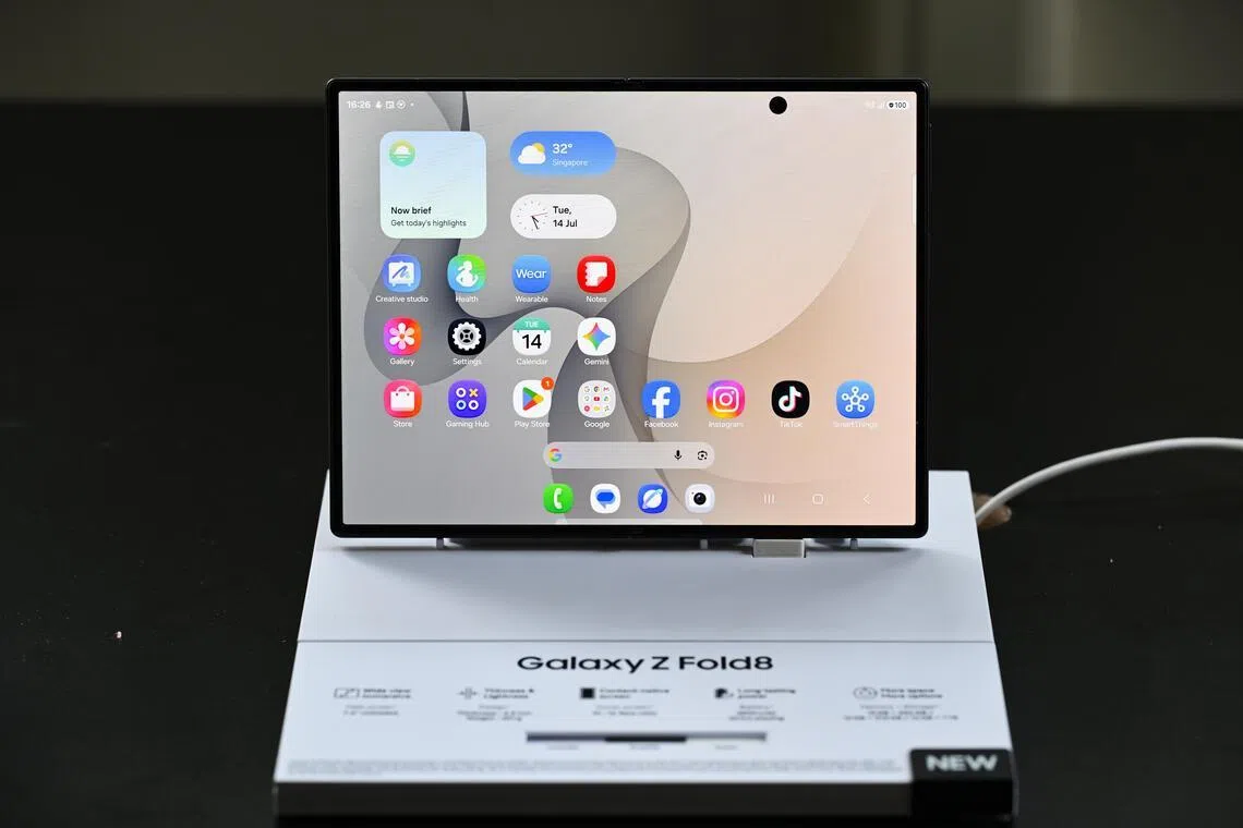 The Samsung Galaxy Z Fold8 has a 4:3 aspect ratio when unfolded, thus optimising it for watching films and playing games.