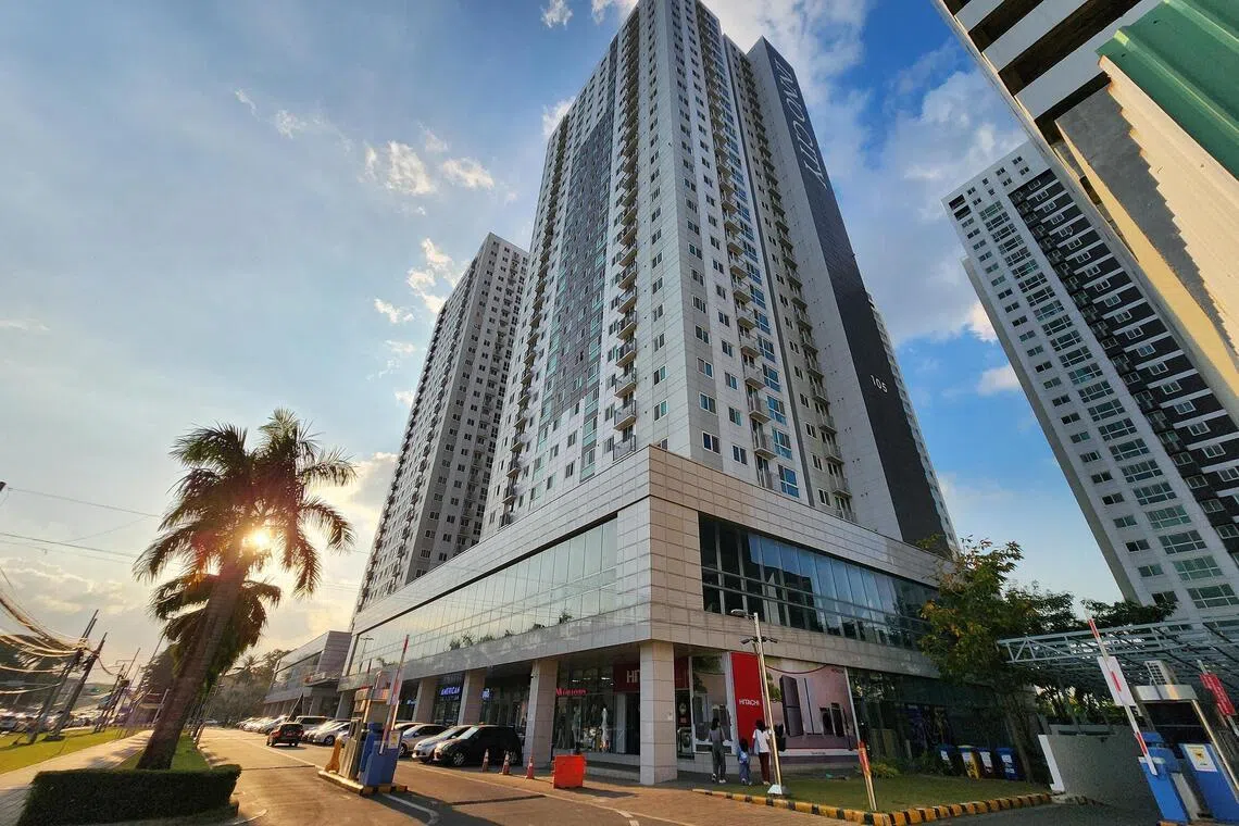 Inno City, located in Parami Road in Yangon, is a mixed-use development featuring mall, hotel and condo units. It is a popular development because of its location.