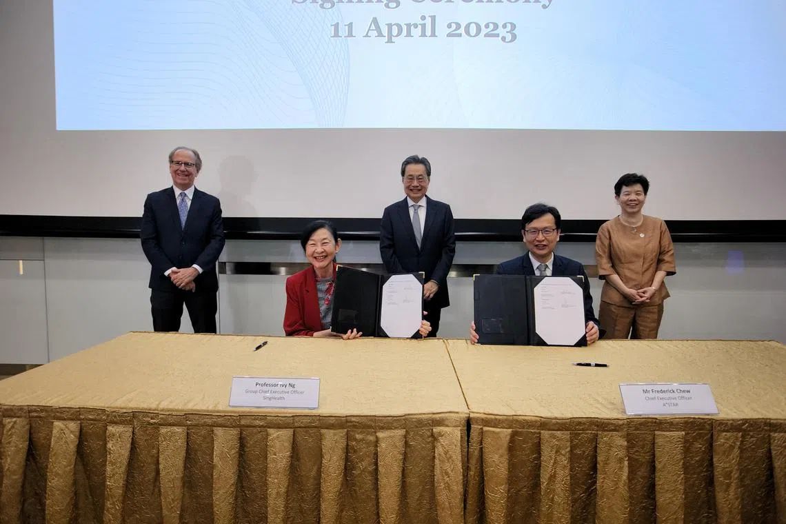azpartner11 - (L-R) Professor Thomas Coffman, dean of Duke-NUS Medical School,  Prof Ivy Ng, SingHealth group chief executive officer, SingHealth chairman Mr Cheng Wai Keung, A*Star chief executive officer Mr Frederick Chew, and A*Star chairman Ms Chan Lai Fung at the signing of the $8 million healthcare translation partnership between SingHealth and the Agency for Science, Technology and Research (A*Star). 

Credit: SingHealth