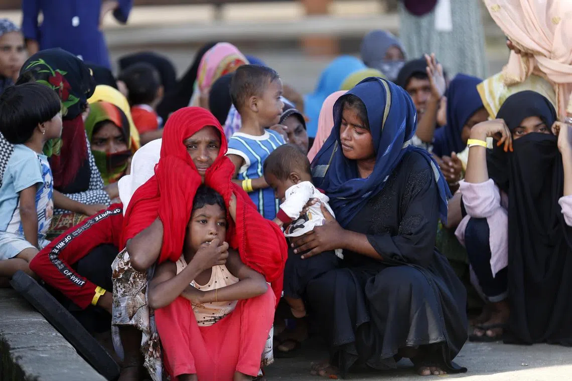 epa11035901 Rohingya refugees rest at their temporary shelter during the migrant day in Sabang, Indonesia 18 December 2023. International migrant day is celebrated to raise awareness about migrant issues around the world as the effect of climate change, conflict and insecurity has forced people to move within countries or across borders, according to The UN Migration Agency (IOM).  EPA-EFE/HOTLI SIMANJUNTAK