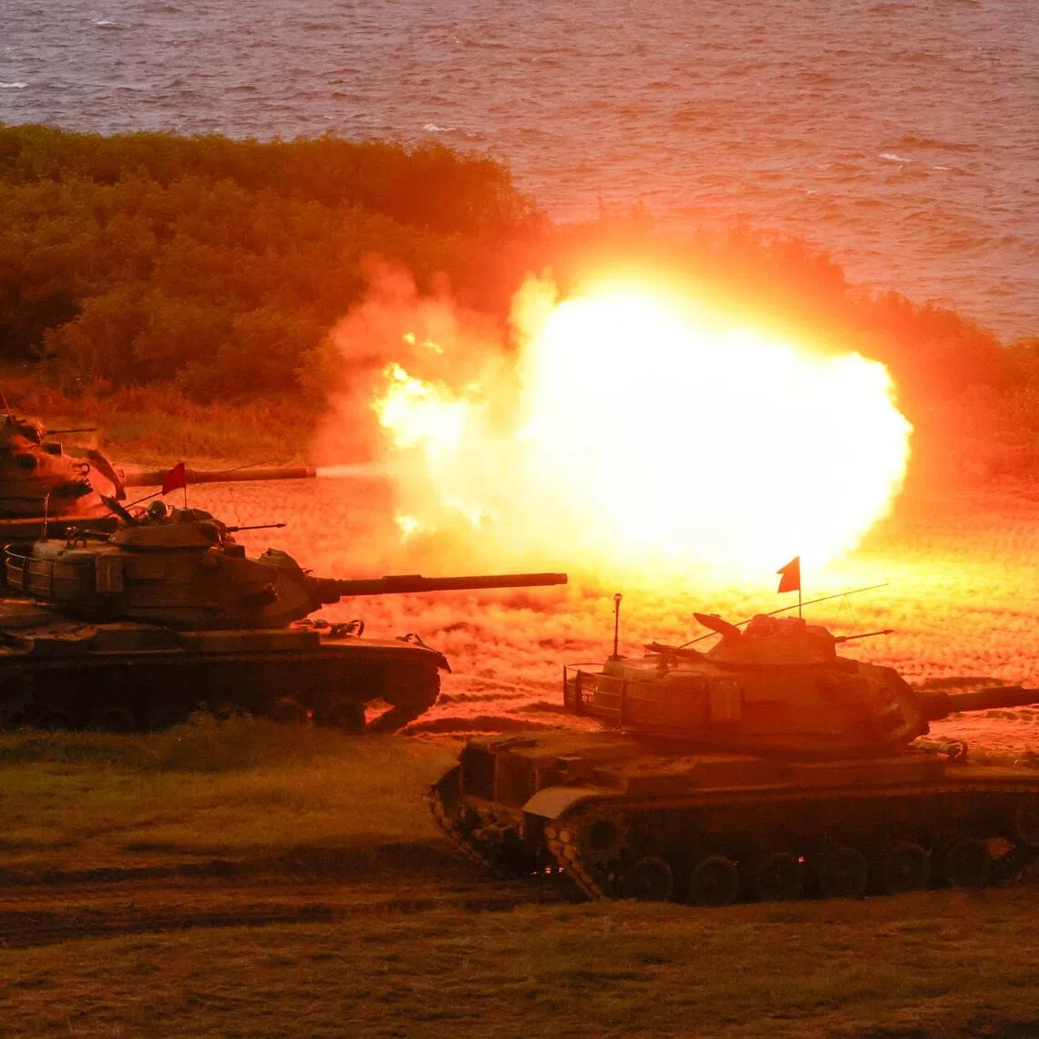 Main battle tanks fire during a live-fire drill as part of a military exercise in Penghu, Taiwan, on Aug 10.