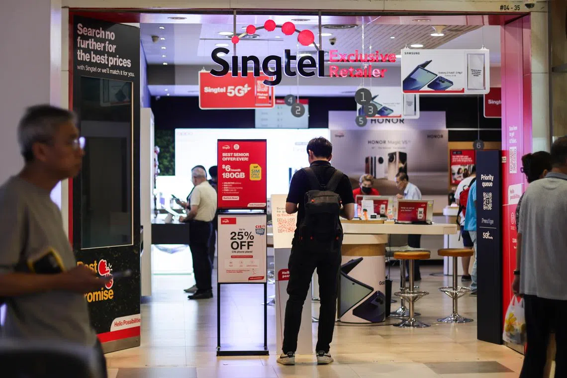 Singtel ended the week higher after an initial fall following the Aug 11 announcement of Simba’s acquisition of M1’s telco business.