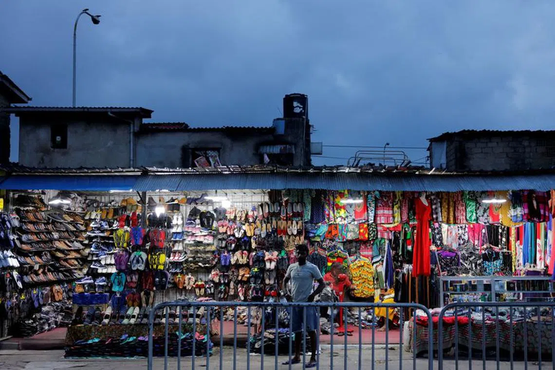 FILE PHOTO: A vendor waits for customers at a shoe shop in the main market as Sri Lankan President Ranil Wickremesinghe announced 2023 budget amid the country&#039;s economic crisis, in Colombo, Sri Lanka, November 14, 2022. REUTERS/ Dinuka Liyanawatte/File Photo