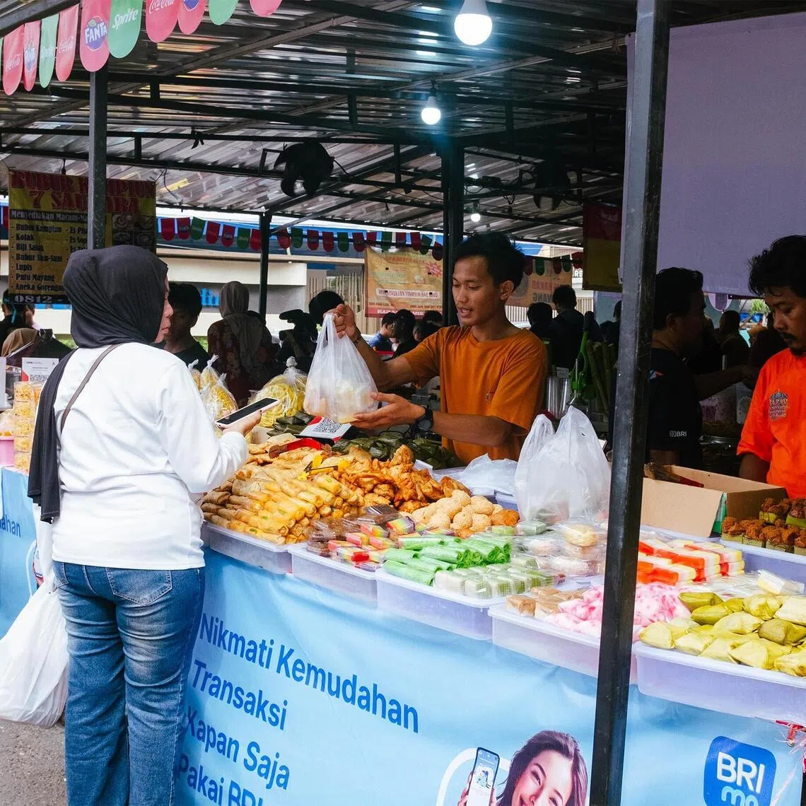 kttakjil - Vendor serves a customer at the popular takjil market in the Bendungan Hilir neighborhood of Central Jakarta on Feb 25, 2026.
ST PHOTO: KARINA TEHUSIJARANA