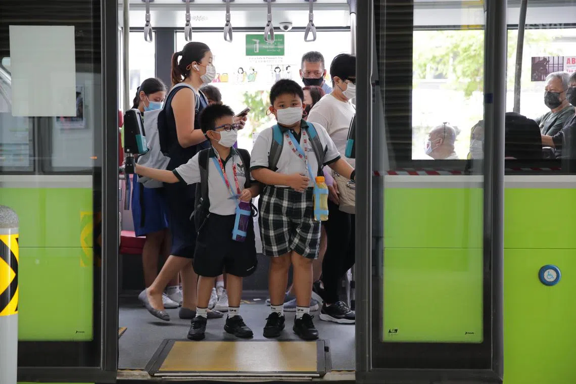 It would be great for the environment if more people used Singapore’s efficient public transport system, says the reader.
