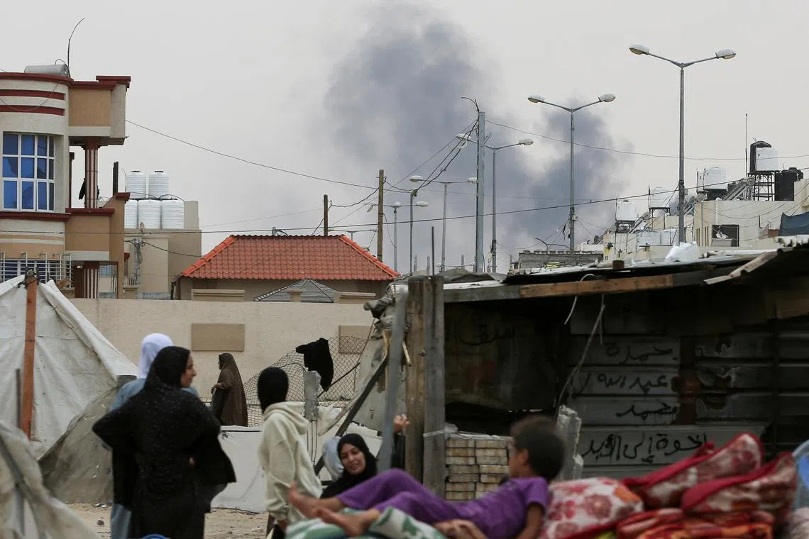 Smoke rises following Israeli strikes during an Israeli military operation in Rafah, in the southern Gaza Strip, May 28, 2024. REUTERS/Hatem Khaled