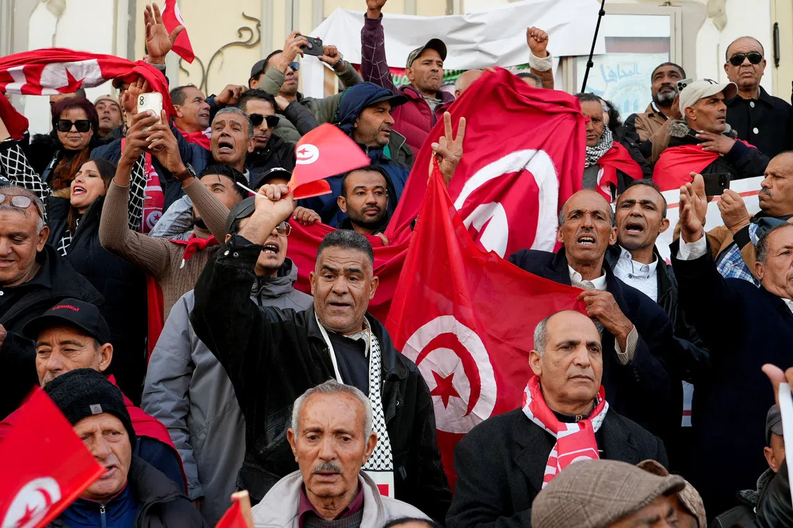 Supporters of Tunisian President Kais Saied rally, amid rising protests against him as rights groups accuse him of using the judiciary and police to suppress opponents and to cement an autocratic one-man rule, in Tunis, Tunisia December 17, 2025. REUTERS/Jihed Abidellaoui