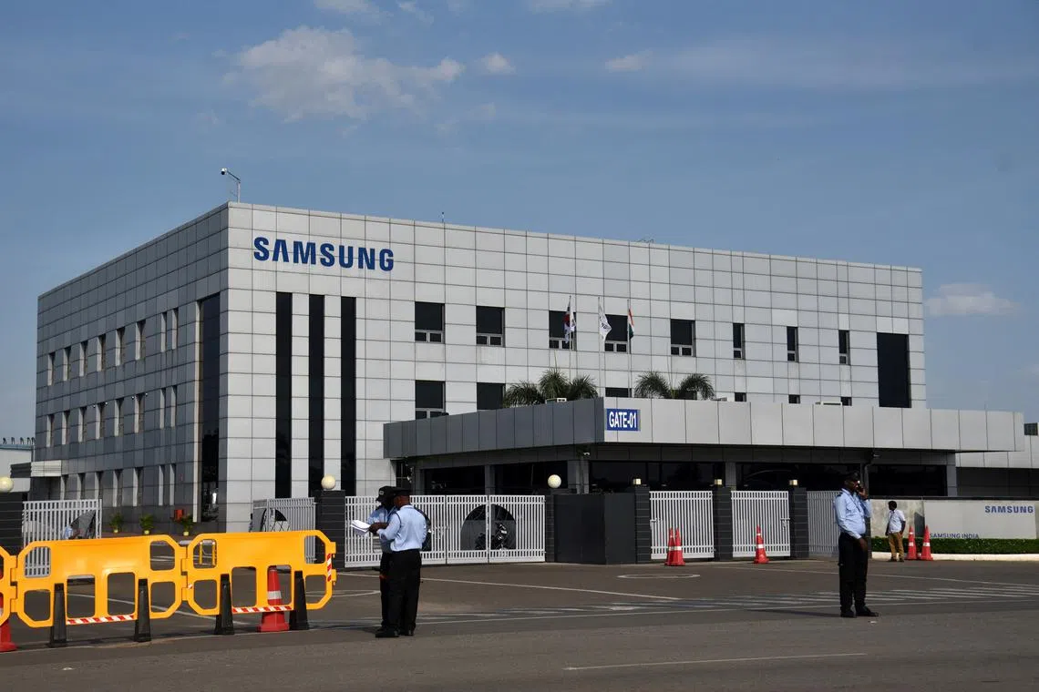 FILE PHOTO: Security guards stand outside a Samsung facility during a strike by the factory workers demanding higher wages in Sriperumbudur, near the city of Chennai, India, September 16, 2024. REUTERS/Stringer/File Photo