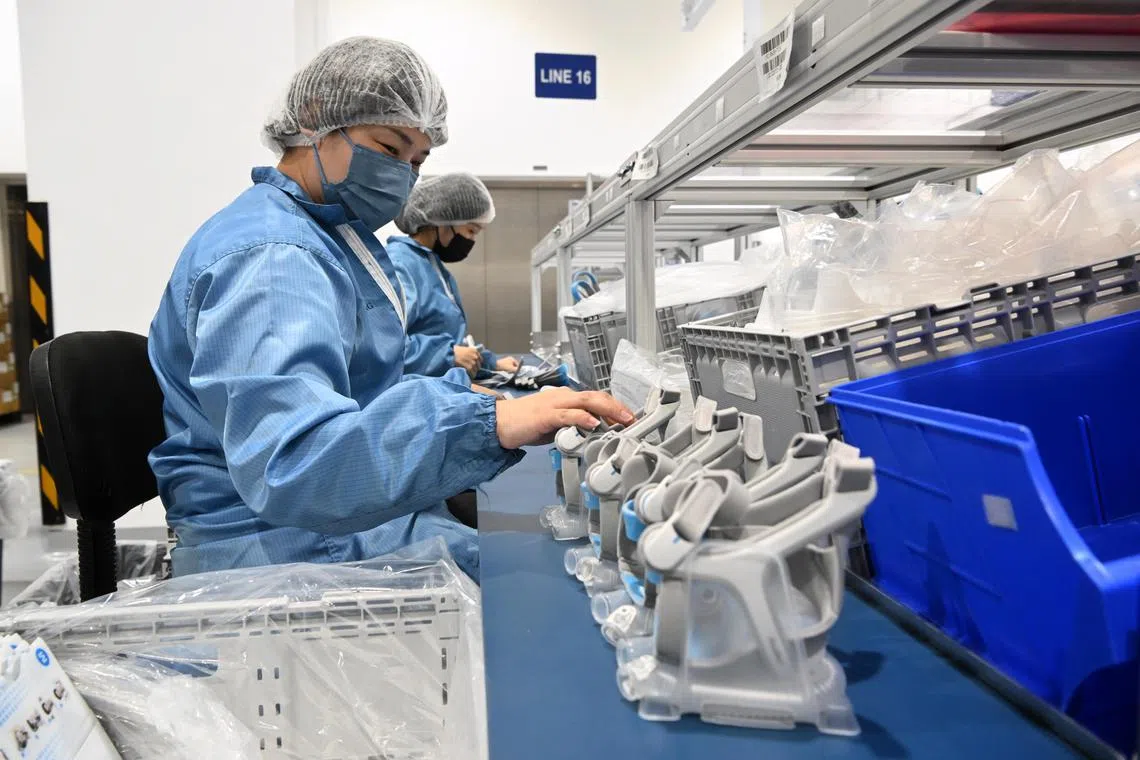 Singapore’s factory output fell 0.9 per cent in July, its tenth consecutive month of decline, an improvement from the 4.9 per cent drop recorded for June.