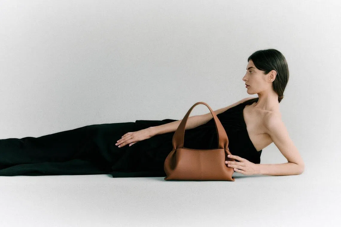 Polene Numero Neuf East West in Camel.