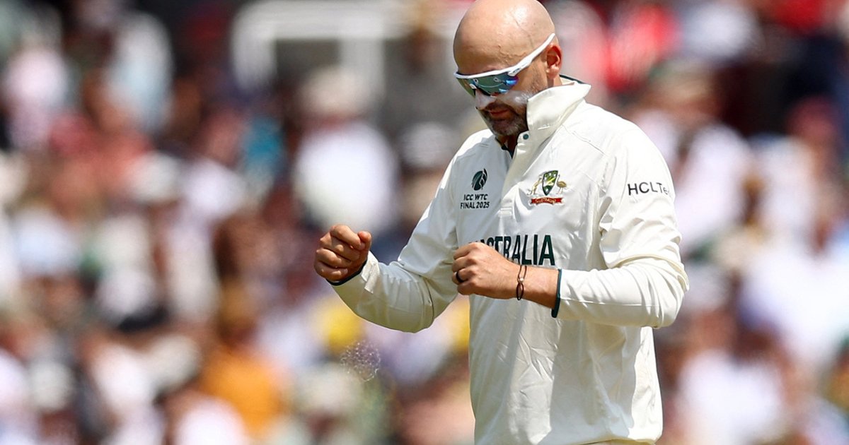 South Africa in peril as Australia take three wickets in Sunday's opening session