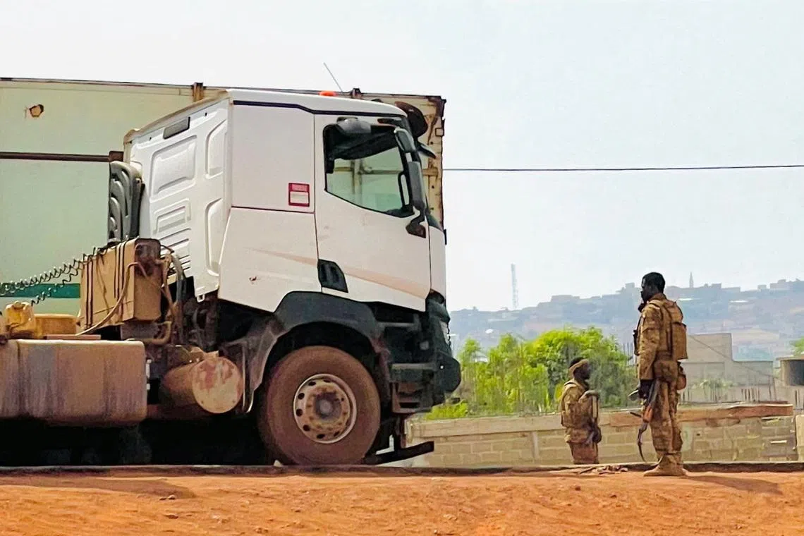 Gold miners set to stay in Mali despite attacks, industry sources say