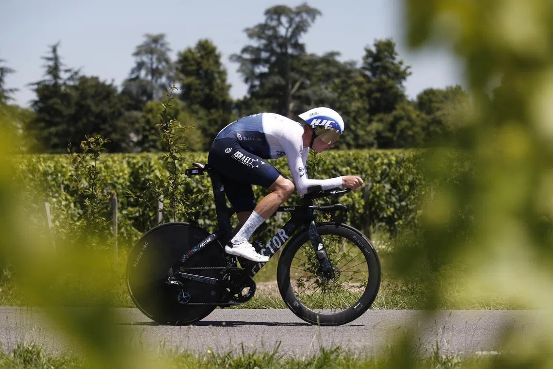 FILE PHOTO: Cycling - Tour de France - Stage 20 - Libourne to Saint-Emilion - France - July 17, 2021 Israel Start-Up Nation rider Chris Froome of Britain in action during stage 20 REUTERS/Benoit Tessier/File Photo