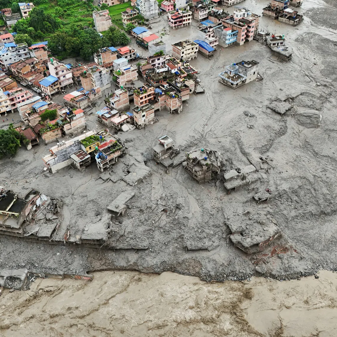 Rescue teams rushed on Aug 27 to find hundreds of people missing on the Nepal-Tibet border.
