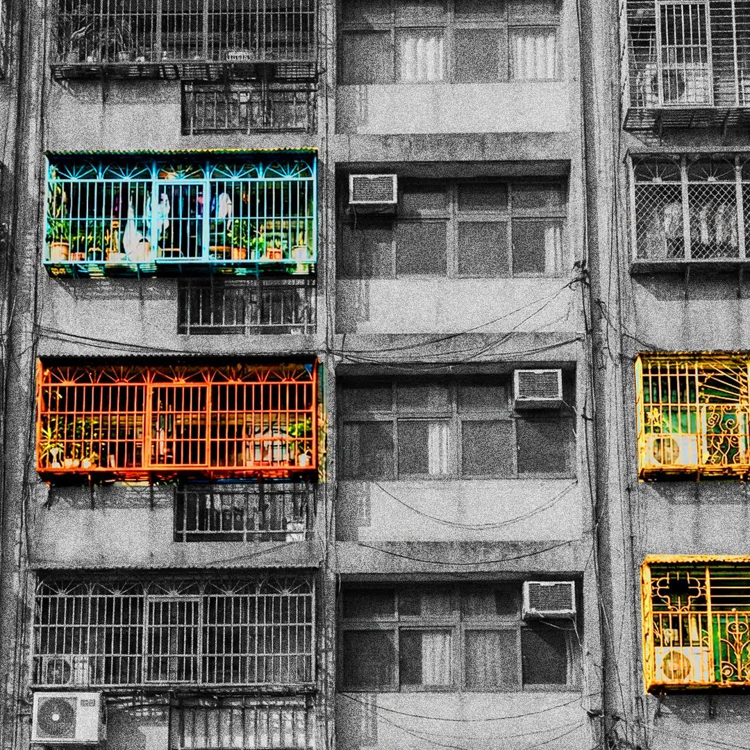 In this episode, we discuss Taiwan's man-made blight across its cities: ubiquitous, often rusty, metal grilles criss-crossing windows.