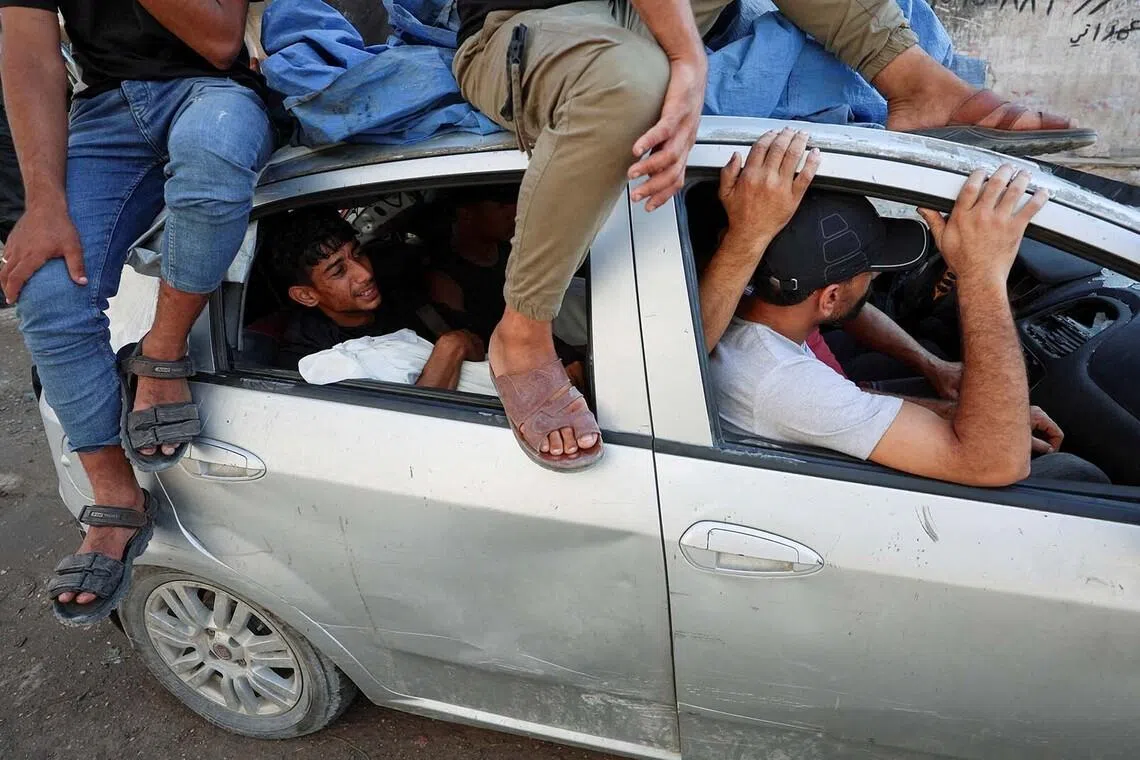 Palestinian man, Hamas Al-Hdabi, mourns holding the body of his father, Sohail, who was killed in an Israeli strike, as Hamas sits inside a car during the funeral, in Gaza City, July 16, 2026. REUTERS/Dawoud Abu Alkas TPX IMAGES OF THE DAY