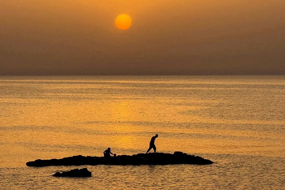 Libyans struggle during heatwave, power cuts