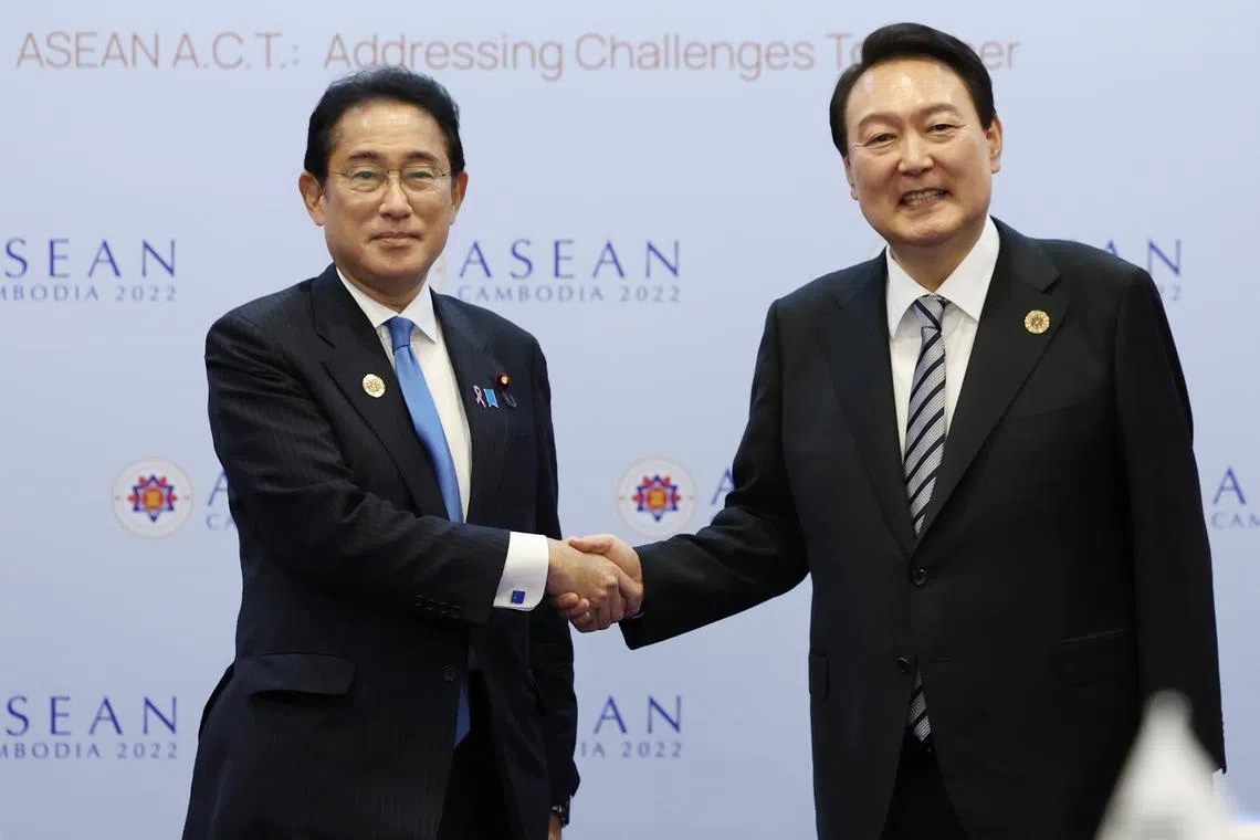 epa10303203 South Korean President Yoon Suk-yeol (R) and Japanese Prime Minister Fumio Kishida pose for a photo during their bilateral meeting during the The Association of Southeast Asian Nations ASEAN Summit in Phnom Penh in Cambodia, 13 November 2022.  EPA-EFE/YONHAP SOUTH KOREA OUT
