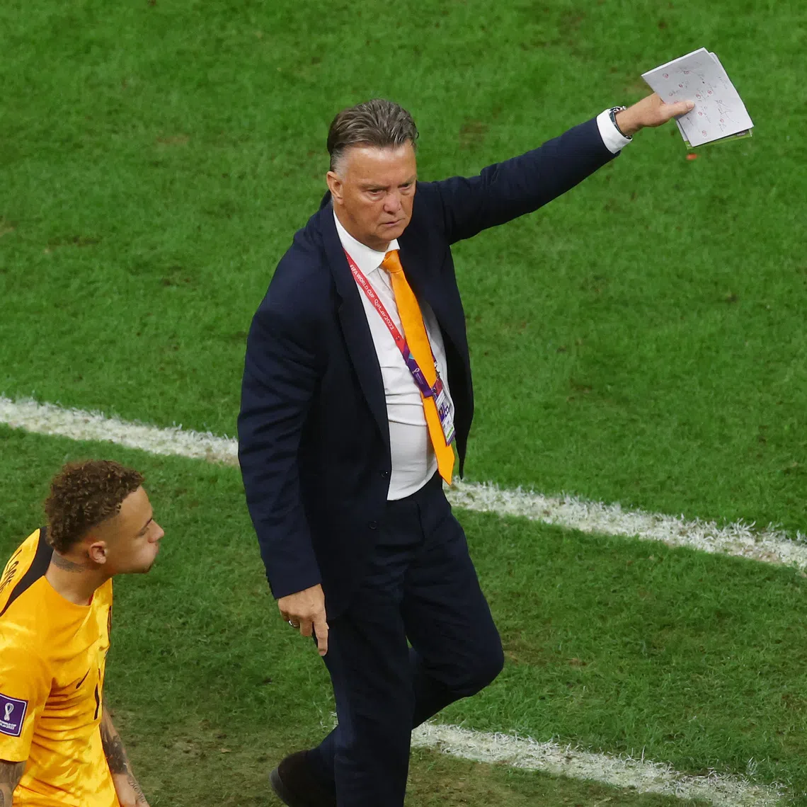 Soccer Football - FIFA World Cup Qatar 2022 - Quarter Final - Netherlands v Argentina - Lusail Stadium, Lusail, Qatar - December 10, 2022  Netherlands' Noa Lang prepares to come on as a substitute as coach Louis van Gaal looks on REUTERS/Paul Childs