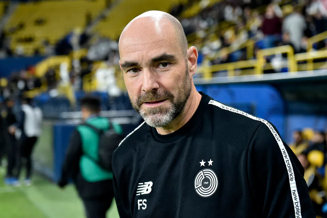 Soccer Football - Saudi Pro League - Al Nassr v Al Sadd - Al Awwal Park, Riyadh, Saudi Arabia - December 2, 2024 Al Sadd coach Felix Sanchez Bas REUTERS/Stringer