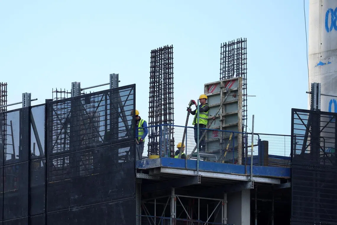 An advisory committee has recommended that construction jobs be added to Britain’s shortage occupation list.