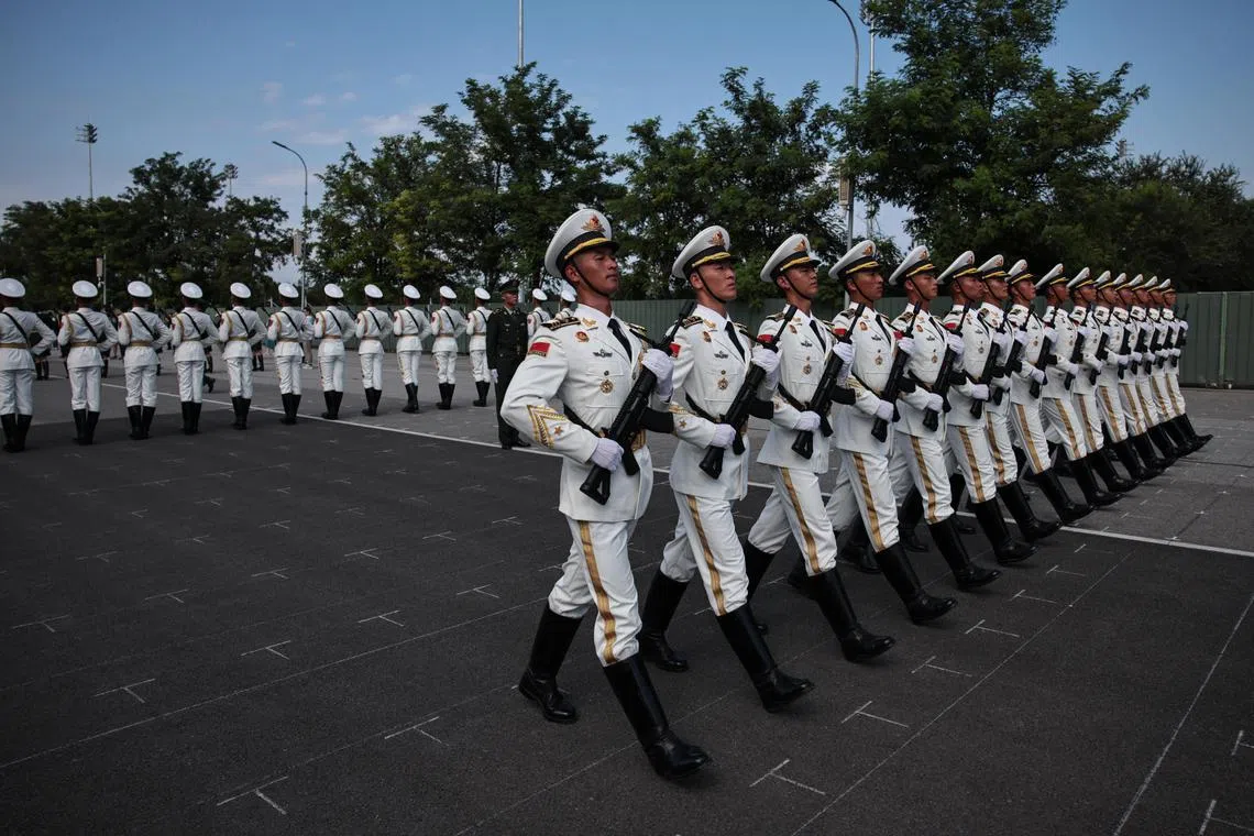 epa12312077 Soldiers of the People’s Liberation Army (PLA) rehearse in Beijing for a military parade to commemorate the 80th anniversary of the end of the Second Sino-Japanese War in Beijing China, 20 August 2025. The parade is scheduled to take place on 03 September in the Chinese capital.  EPA/ANDRES MARTINEZ CASARES