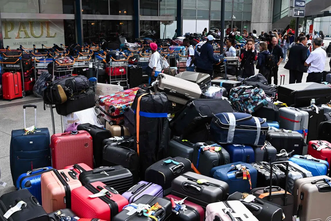 A luggage-sorting breakdown at terminal four of Orly airport meant that baggage had to be handled by hand.