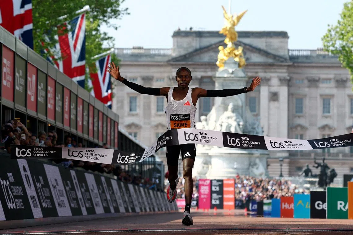 Athletics - London Marathon - London, Britain - April 27, 2025 Kenya's Sabastian Sawe crosses the finish line to win the men's elite race Action Images via Reuters/Matthew Childs