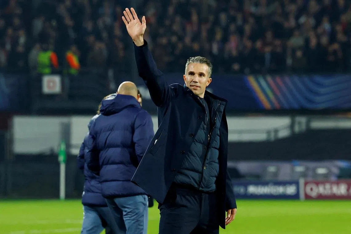 FILE PHOTO: Soccer Football - Champions League - Round of 16 - First Leg - Feyenoord v Inter Milan - Feyenoord Stadium, Rotterdam, Netherlands - March 5, 2025  Feyenoord coach Robin van Persie before the match REUTERS/Piroschka Van De Wouw/File Photo